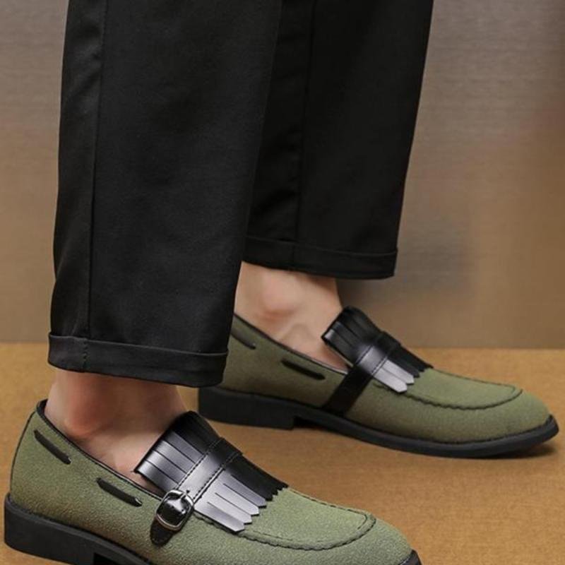 Men's Solidcolor Loafer Shoes With Tassel Accents - Image 5
