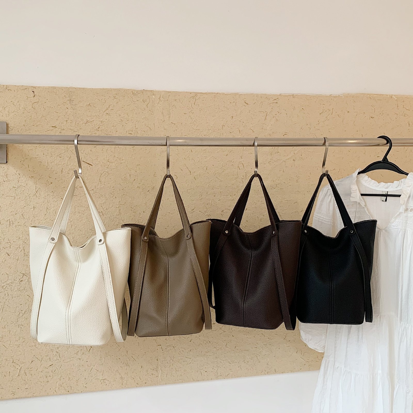 Retro-style Fashionable Minimalist Western Inspired Set Of Two Bags For Commuting - Image 2